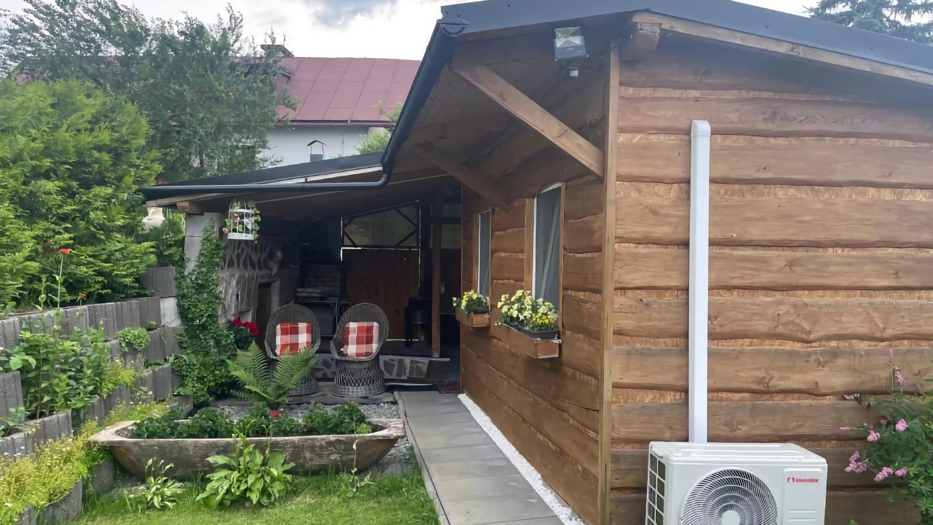 Pohľad z von - Chata v záhrade Mango Chill